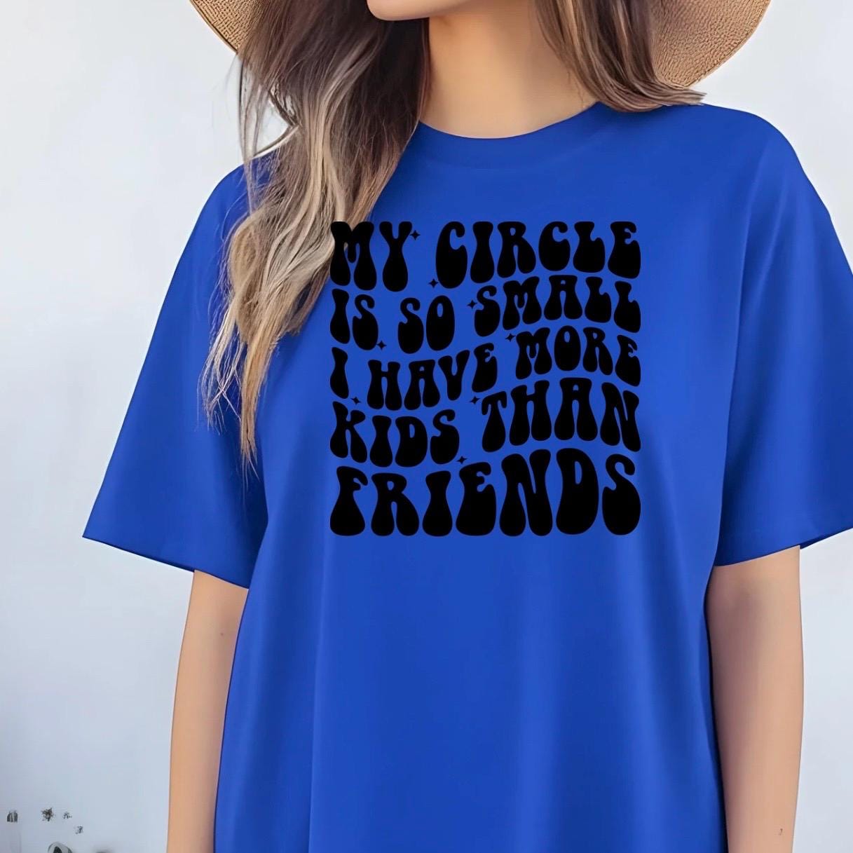 Funny Mom Shirt – “My Circle Is So Small I Have More Kids Than Friends” – Family Humor Tee – Cute Graphic Shirt for Moms